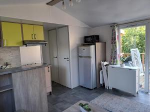 Zdjęcie z galerii obiektu Mobil home confort 6 personnes w mieście Saint-Chéron