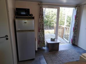 Zdjęcie z galerii obiektu Mobil home confort 6 personnes w mieście Saint-Chéron