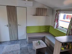 Zdjęcie z galerii obiektu Mobil home confort 6 personnes w mieście Saint-Chéron