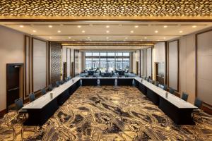 a conference room with a long table and chairs at The CURRENT Hotel, Autograph Collection in Tampa