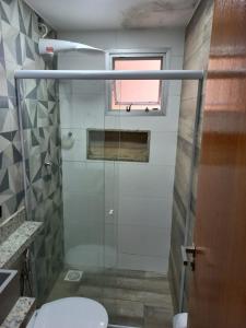 Bilik mandi di Flat Beverly Hills 101A +9 gambar