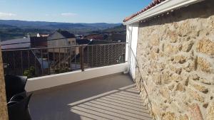 Uma vista da montanha tirada da villa 
