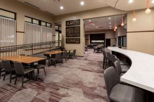 a restaurant with tables and chairs and a bar at Courtyard Rochester Mayo Clinic Area/Saint Marys in Rochester