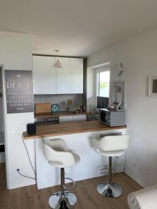 Η κουζίνα ή μικρή κουζίνα στο Apartment am See +5 φωτογραφίες