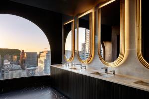 Foto da galeria de Montreal Marriott Chateau Champlain em Montreal