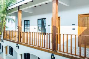 Ahiva Village tesisinde bir balkon veya teras