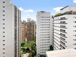 Hotel Corporativo na Faria Lima في ساو باولو: اطلالة جوية على مباني في مدينة