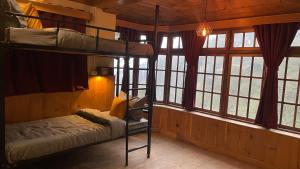 Letto o letti in una camera di Trippers hostel