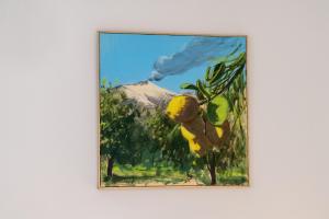 ein Bild eines Gemäldes eines Obstbaums in der Unterkunft La Zagara in Aci Castello