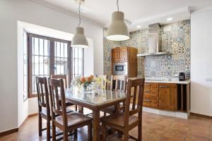 a kitchen with a dining room table and chairs at Vivienda Rural El chiclanero in Conil de la Frontera