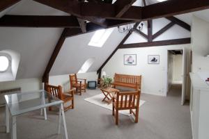 Ruang duduk di Apt with mezzanine in the heart of Vannes