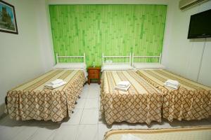 Postel nebo postele na pokoji v ubytování Hotel Virgen de los Reyes