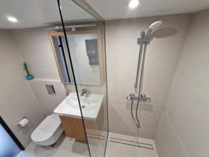 A bathroom at Studio 27
