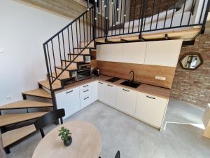 A kitchen or kitchenette at Studio 27