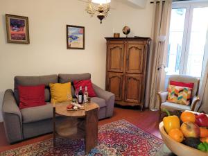 Χώρος καθιστικού στο Chez Gregoire komfortowe mieszkanie w Prowansji