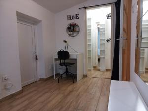 Televízia a/alebo spoločenská miestnosť v ubytovaní Skyloft Zagreb