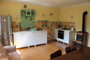 Kuchyňa alebo kuchynka v ubytovaní Country house - Slapy/Pazderny
