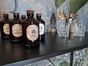 Nápoje v ubytovaní Maison Eliste - Love gîte chic avec jacuzzi intérieur