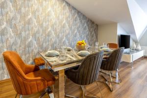 a dining room with a table and chairs at BayMari Suites Plus Florya in Istanbul