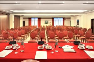 a conference room with red tables and chairs at Hotel Aktea in Lipari