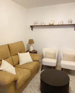a living room with a couch and two chairs at Apartamento C/ Concepción Arenal in Ferrol