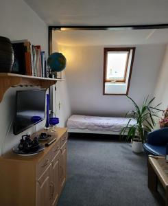 a room with a bedroom with a bed and a desk at Ostseenähe Homestay in Gadebusch