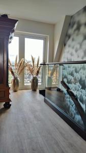 a room with a large aquarium with two plants in it at Villa Savannah in Roelofarendsveen