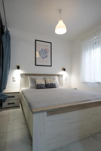 A bed or beds in a room at Panoráma házikó