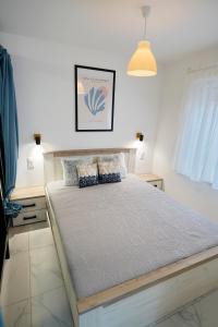 A bed or beds in a room at Panoráma házikó