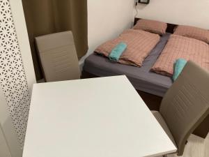 Posteľ alebo postele v izbe v ubytovaní Roland Apartment Downtown - CORVIN