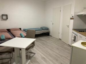 Kuchyňa alebo kuchynka v ubytovaní Roland Apartment Downtown - CORVIN + 6 fotografií