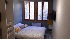 Postel nebo postele na pokoji v ubytování Studio 302 au 15 rue Battant à Besançon