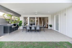 a dining room and kitchen of a home with a table and chairs at Sunrise SEA-esta in Sunrise Beach