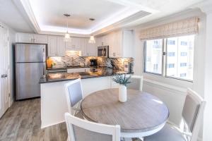 a kitchen with a table and chairs and a refrigerator at Pinnacle Port PH22 in Panama City