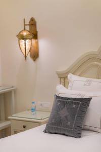 Postel nebo postele na pokoji v ubytování HOTEL RIAD CHAMI