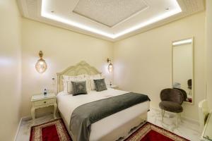 Postel nebo postele na pokoji v ubytování HOTEL RIAD CHAMI