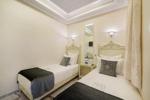 Postel nebo postele na pokoji v ubytování HOTEL RIAD CHAMI