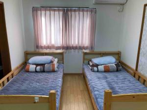Postel nebo postele na pokoji v ubytování 手ぶらBBQ 京成佐倉駅徒歩4分 貸切宿泊　3LDK80平米以上　成田空港近い　駐車場４台(無料) + 37 fotografií