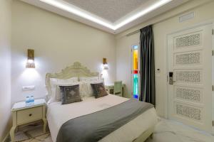 Postel nebo postele na pokoji v ubytování HOTEL RIAD CHAMI