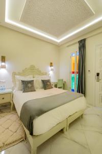 Postel nebo postele na pokoji v ubytování HOTEL RIAD CHAMI