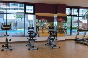 Spordikeskus ja/või sportimisvõimalused majutusasutuses The Icon 3 Condo in IOI City Mall Putrajaya, Pool View