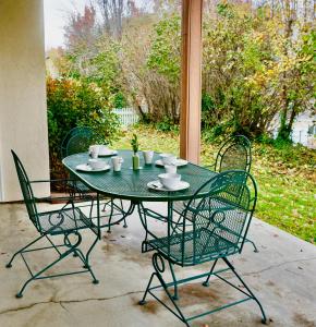 a green table and chairs on a patio at Garden Retreat-river Trail, Slc, Big Rooms,views in Riverton
