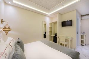 TV a/nebo společenská místnost v ubytování HOTEL RIAD CHAMI