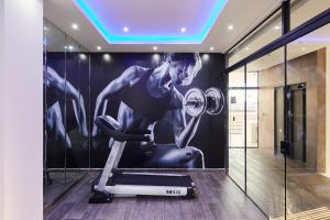 a gym with a wall mural of a man doing weights at Brickell - APARMENT 3G amplio y elegante in Santa Cruz de la Sierra