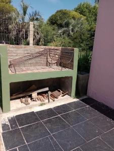 a bench sitting on the side of a building at Tákate DoS in La Paloma