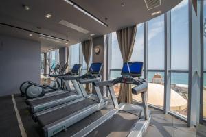 Moonlight Bay Panorama Condotel Ocean View的健身中心和/或健身设施