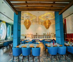 Restaurace v ubytování Barsana Hotel & Resort Siliguri