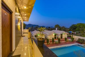 Bazén v ubytování Zostel Homes Pushkar nebo v jeho okolí