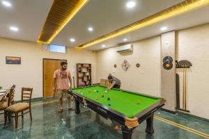 Biliár nebo kulečník v ubytování Zostel Homes Pushkar