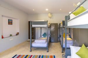 Postel nebo postele na pokoji v ubytování Zostel Homes Pushkar